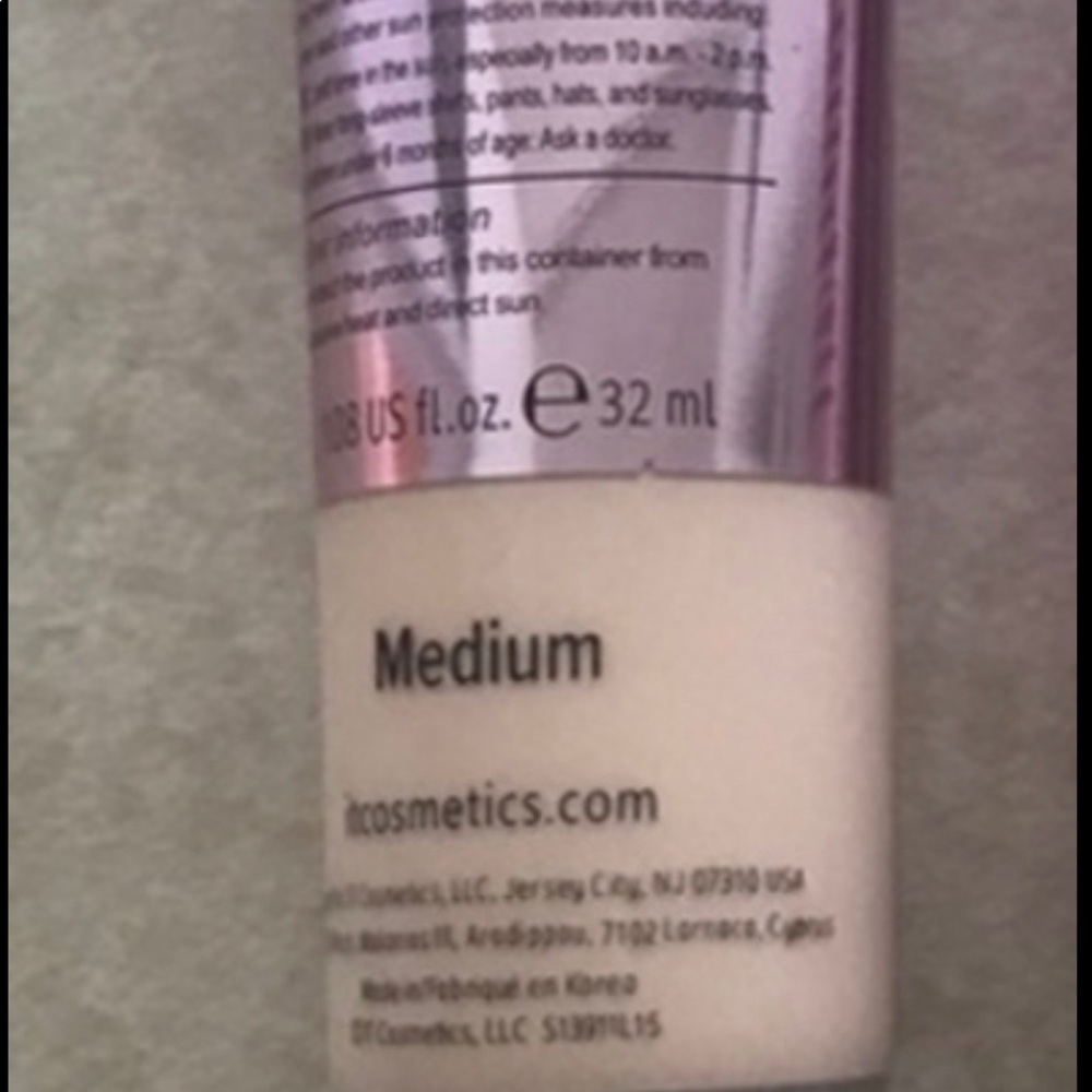 IT COSMETICS ILLUMINATION CC 50 CREAM LIGHT OR MED - Picture 3 of 5
